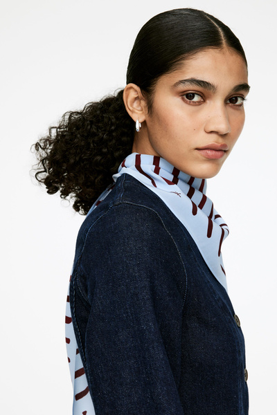 Triangle Silk Scarf – Light Blue/Striped – Women – ARKET NL