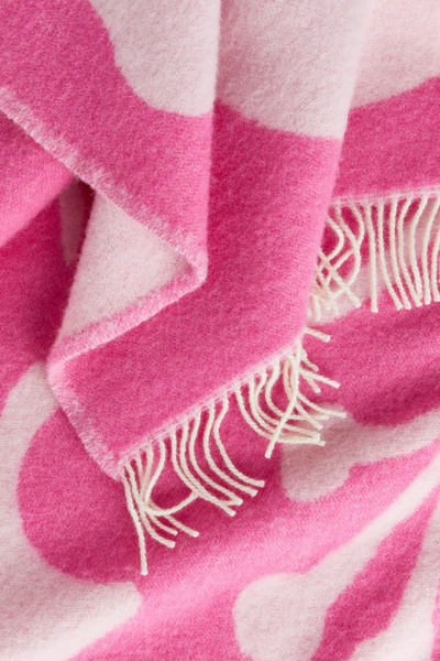 arket ブランケット Takashi Tsushima Wool Blanket – Pink/White – ARKET EU