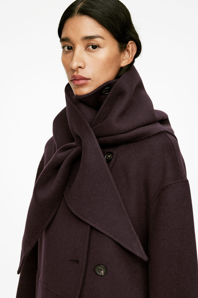 Écharpe triangulaire en laine – Bordeaux – Femme – ARKET FR