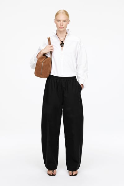 Pantalon jambes barrel – Noir – Femme – ARKET FR