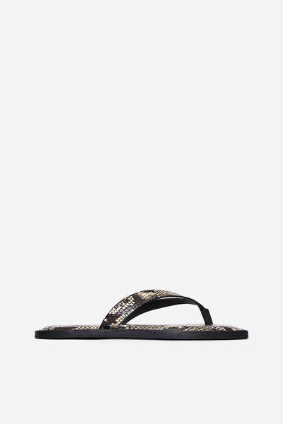 Leather Thong Sandals – Black – Women – ARKET DK