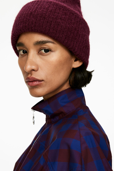 Alpaca-Merino Blend Beanie – Burgundy – Women – ARKET NL